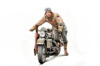 MiniArt Американский солдат толкащий мотоцикл 35182 М